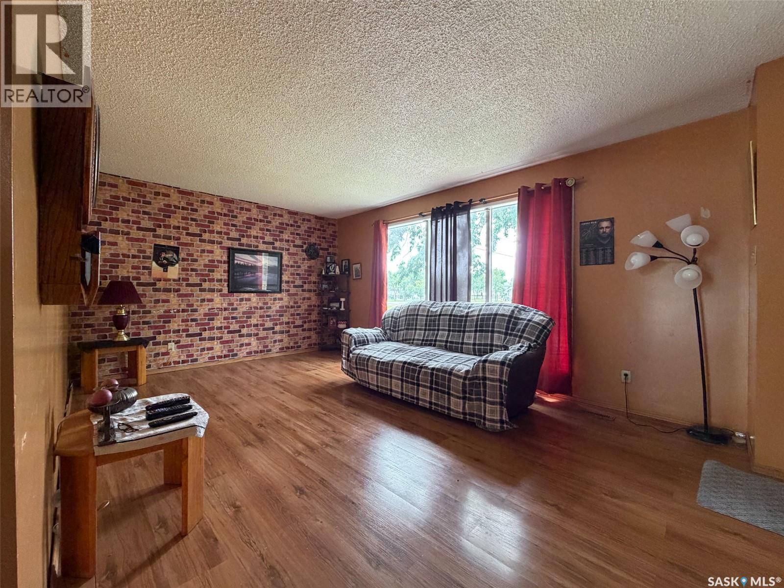 336 2nd Street W, Shaunavon, Saskatchewan  S0N 2M0 - Photo 5 - SK041031