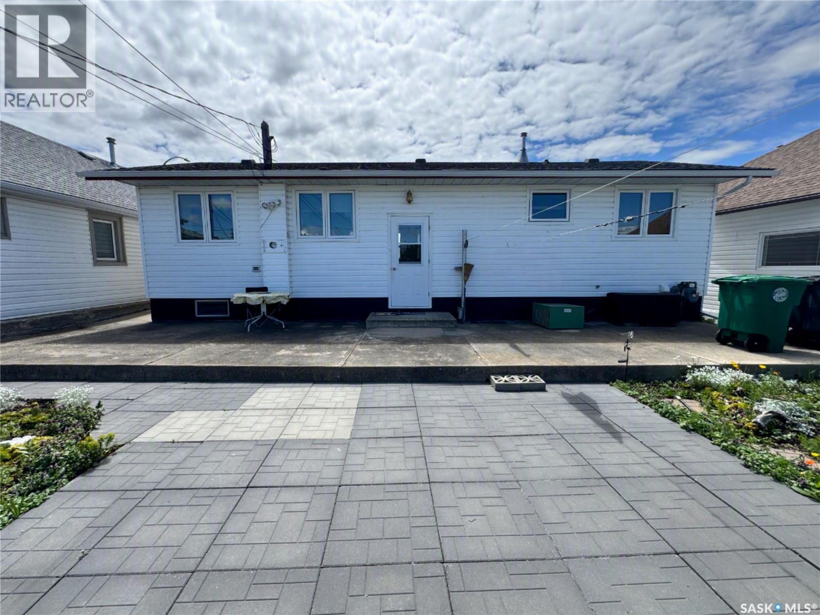 313 5th Avenue W, Biggar, Saskatchewan  S0K 0M0 - Photo 29 - SK040952
