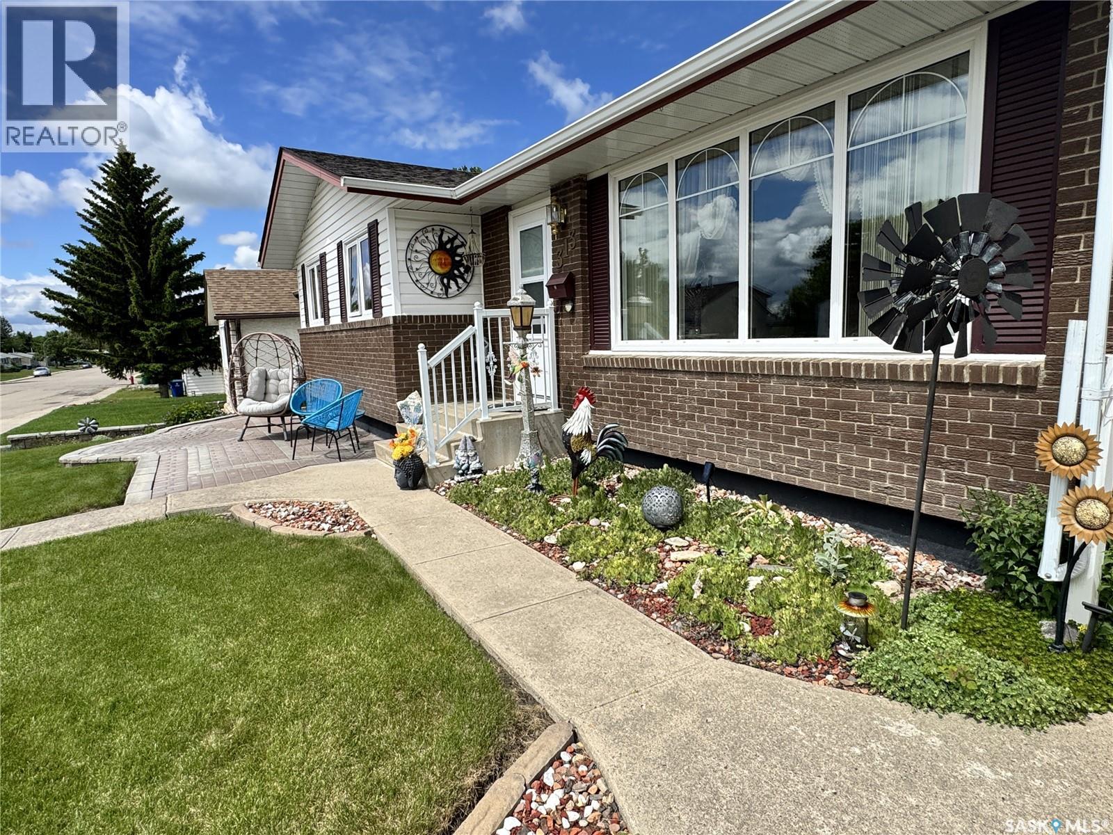 313 5th Avenue W, Biggar, Saskatchewan  S0K 0M0 - Photo 3 - SK040952