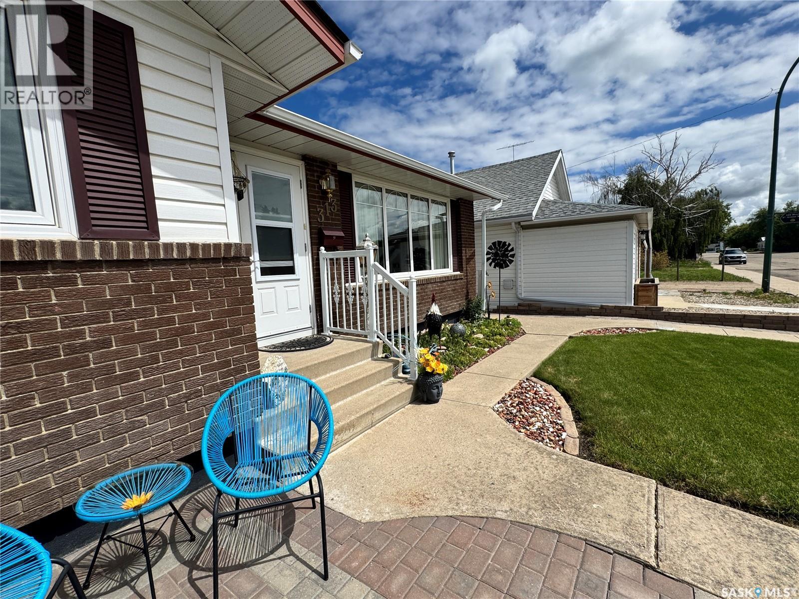313 5th Avenue W, Biggar, Saskatchewan  S0K 0M0 - Photo 33 - SK040952