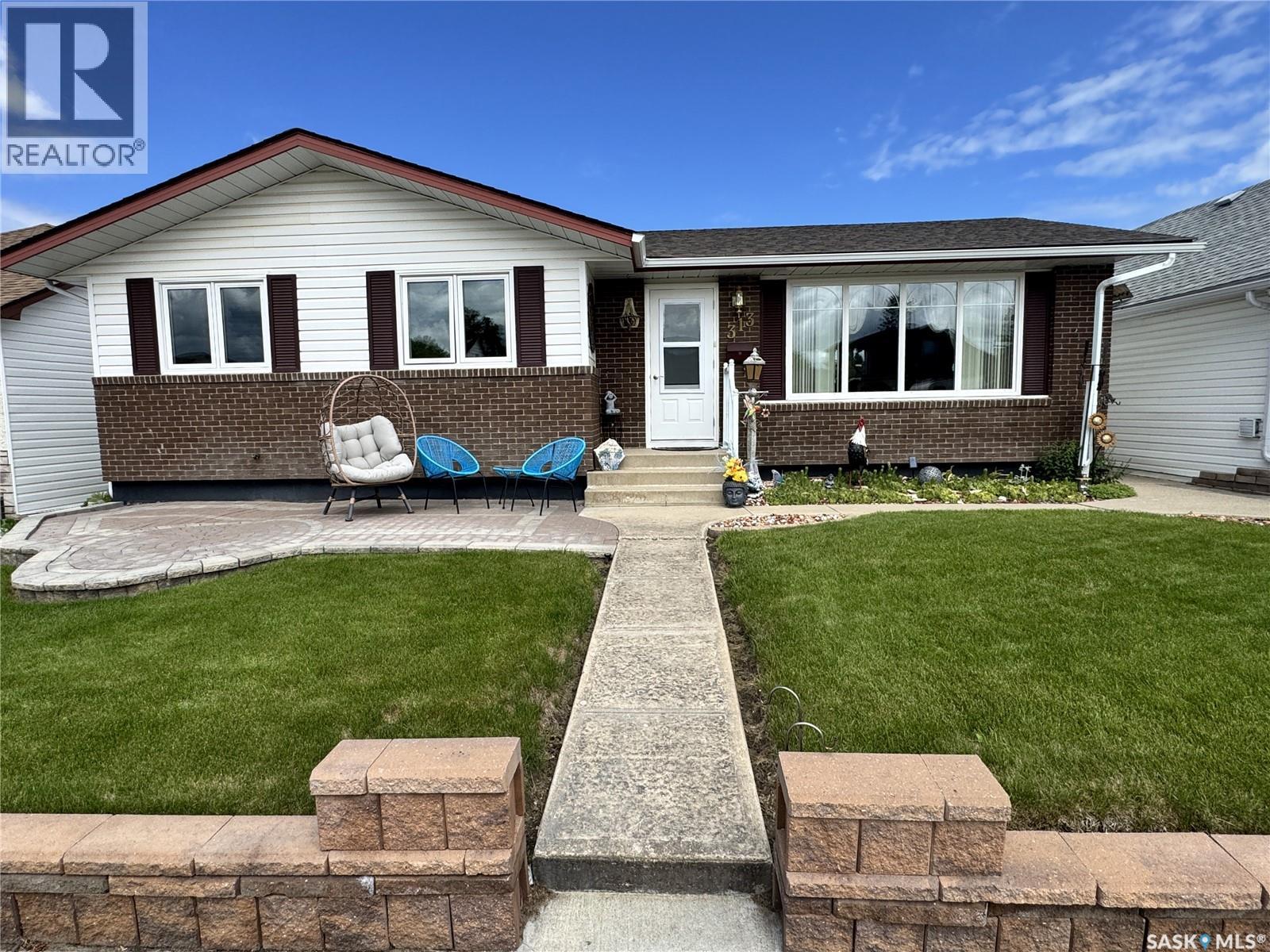 313 5th Avenue W, Biggar, Saskatchewan  S0K 0M0 - Photo 36 - SK040952