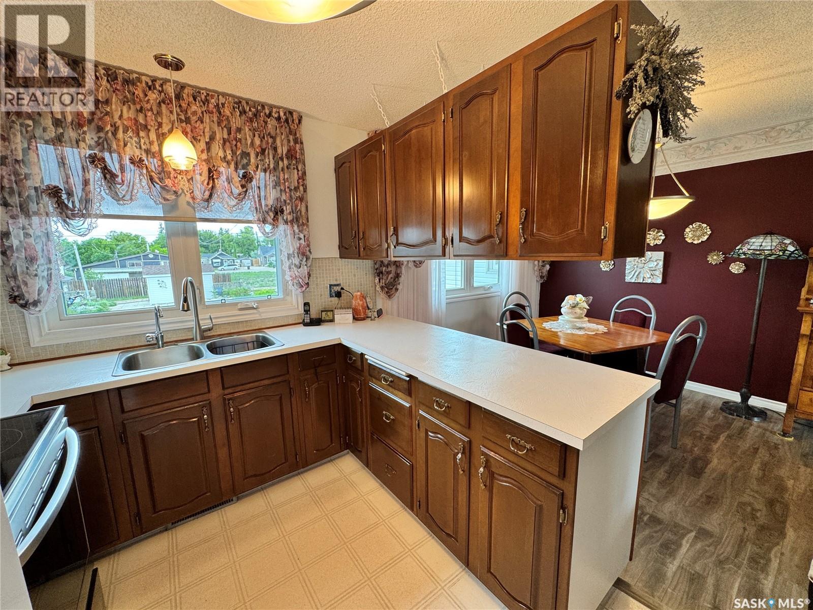 313 5th Avenue W, Biggar, Saskatchewan  S0K 0M0 - Photo 4 - SK040952