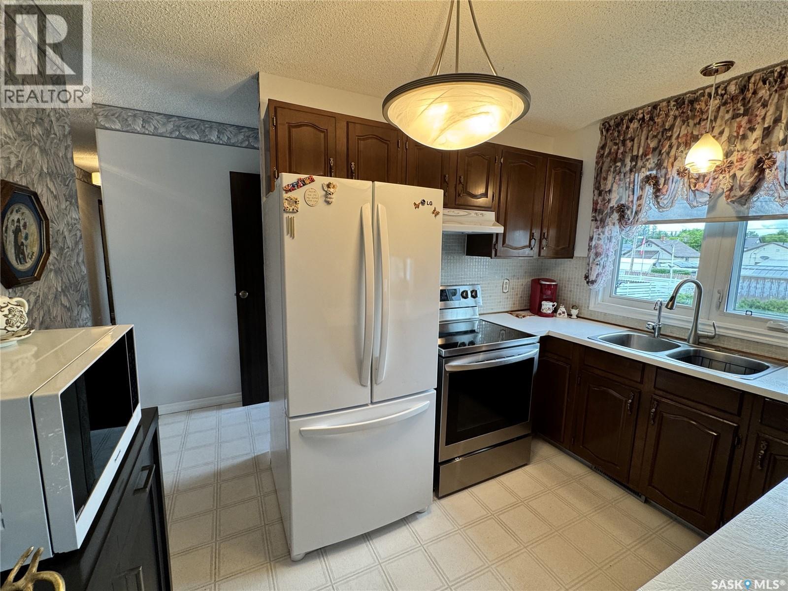 313 5th Avenue W, Biggar, Saskatchewan  S0K 0M0 - Photo 5 - SK040952