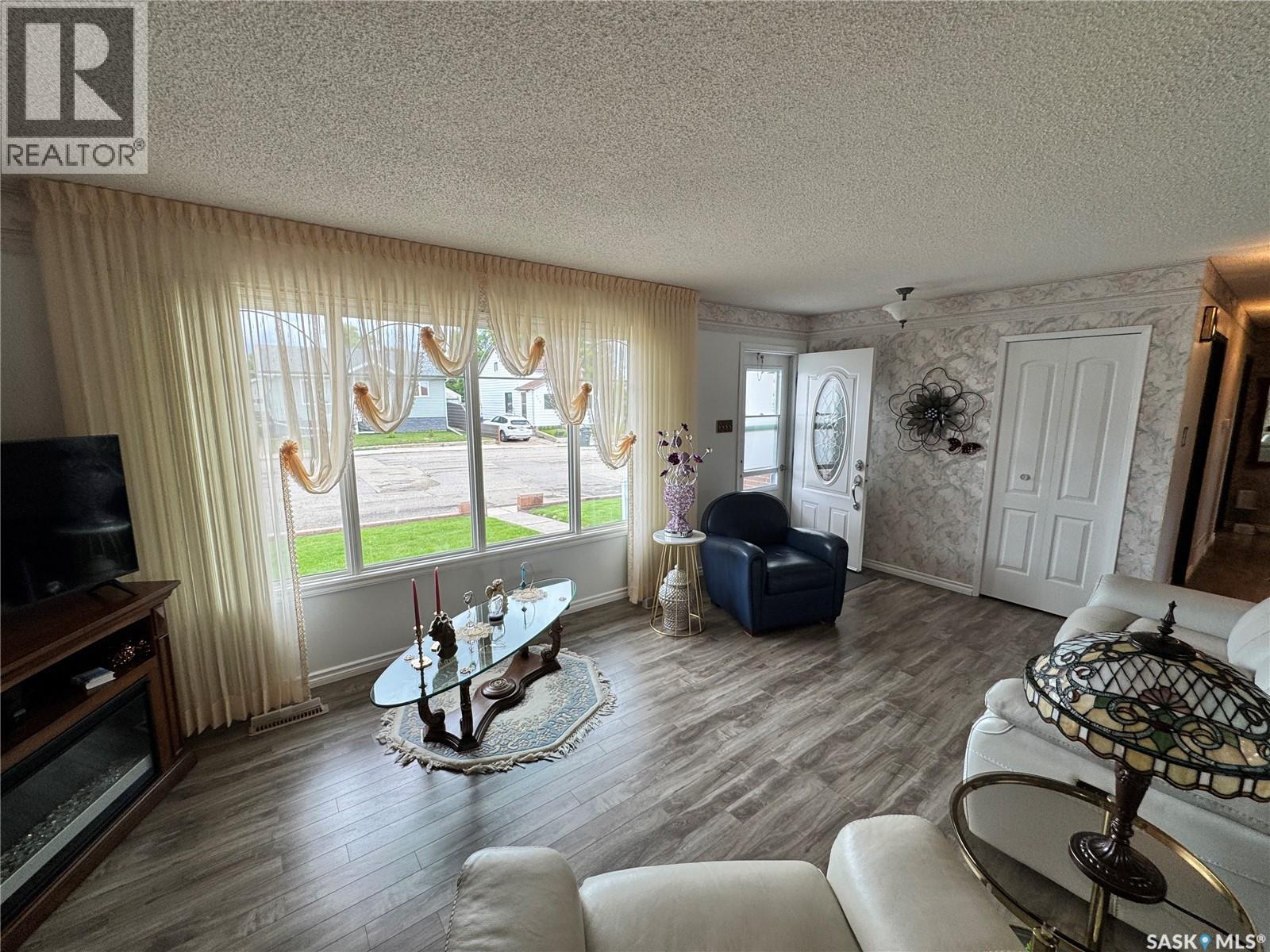 313 5th Avenue W, Biggar, Saskatchewan  S0K 0M0 - Photo 8 - SK040952