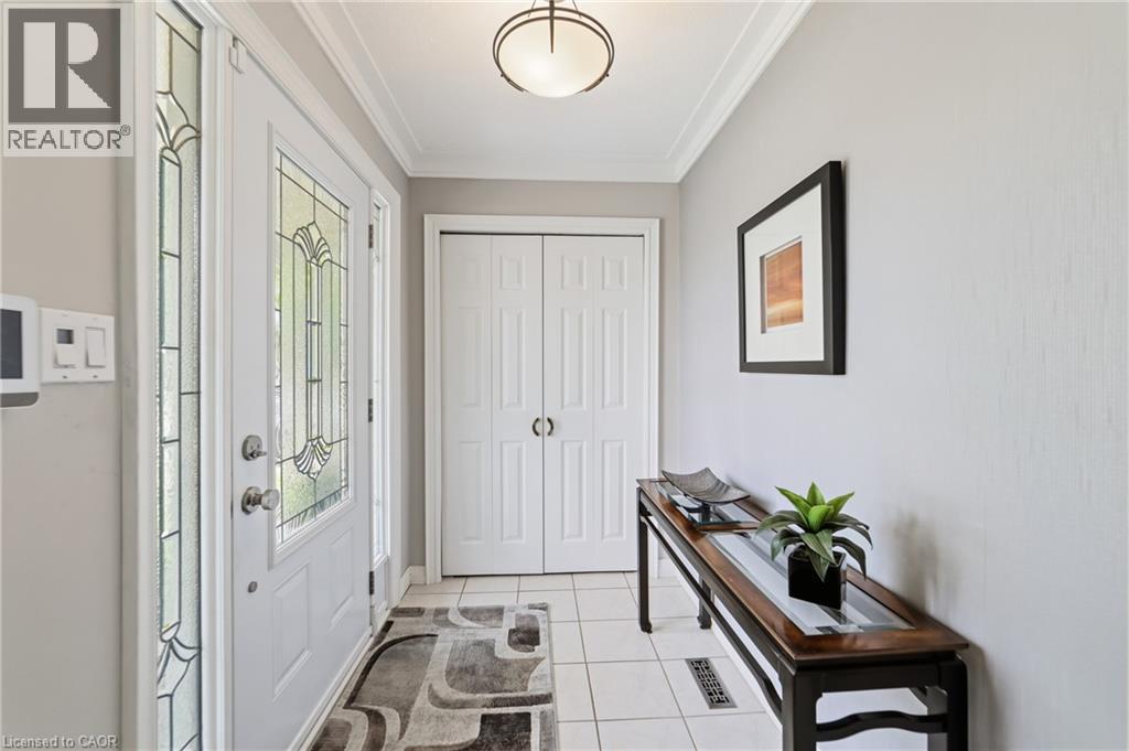 680 Lomond Crescent, Burlington, Ontario  L7L 2P1 - Photo 4 - 40835472