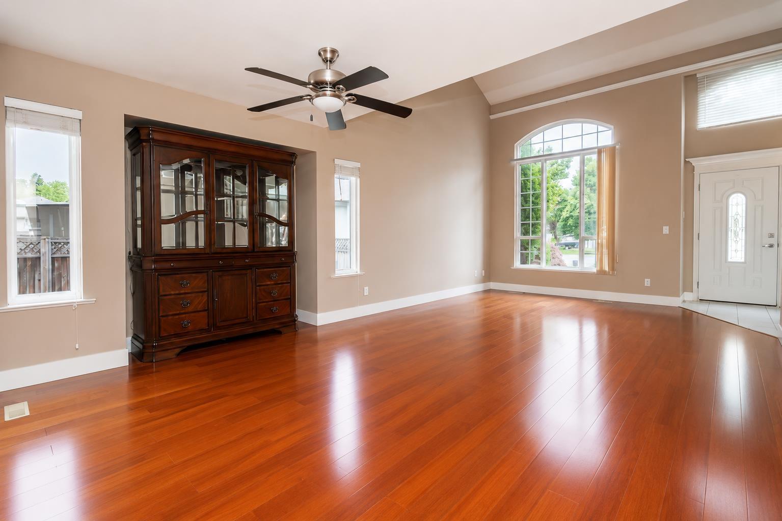 15445 109a Avenue, Surrey, British Columbia  V3R 0X6 - Photo 5 - R3140825