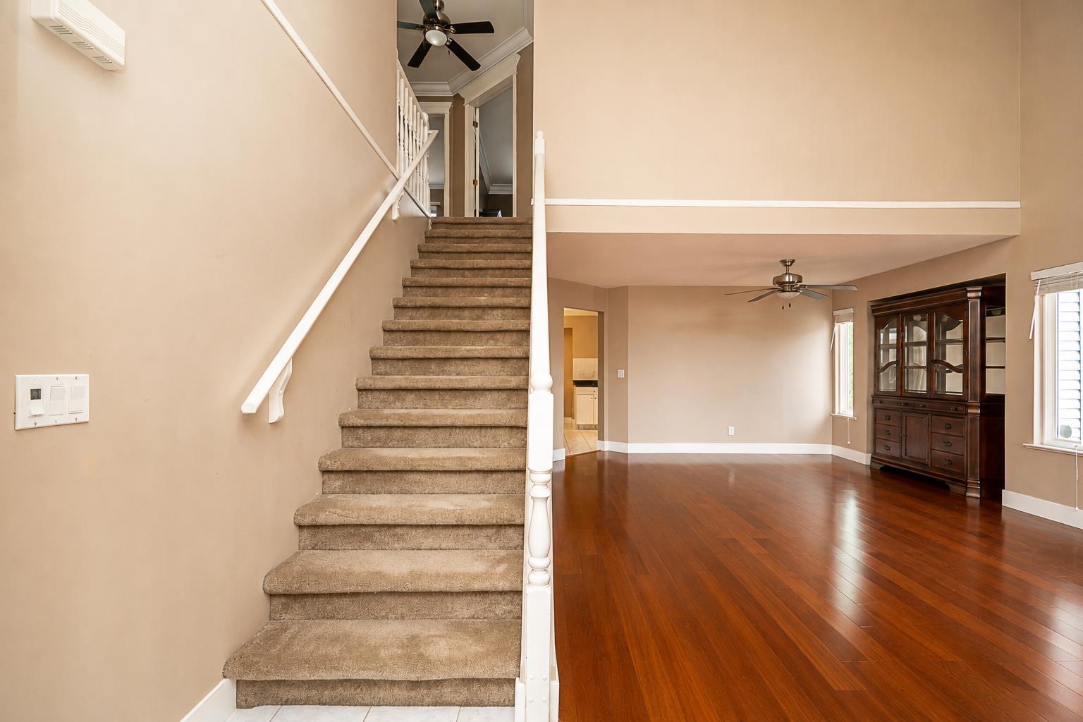 15445 109a Avenue, Surrey, British Columbia  V3R 0X6 - Photo 3 - R3140825