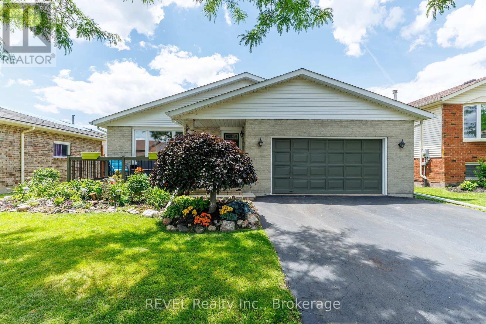 6096 Crimson Drive, Niagara Falls, Ontario  L2G 7S5 - Photo 2 - X13502940