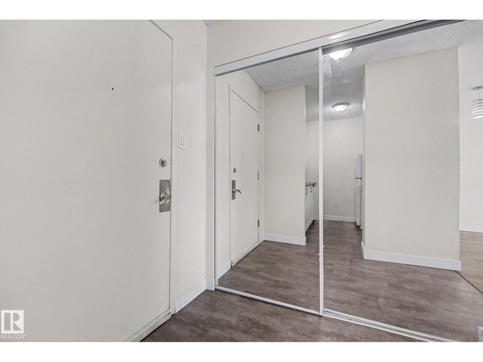 #304 10140 120 St NW, Edmonton, Alberta  T5K 1Z8 - Photo 2 - E4496295