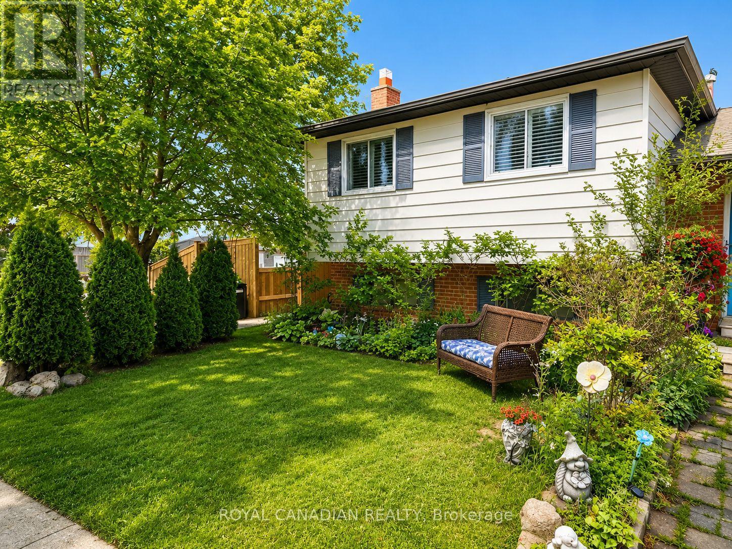 36 Maplegrove Avenue, Bradford West Gwillimbury, Ontario  L3Z 1S1 - Photo 2 - N13502842