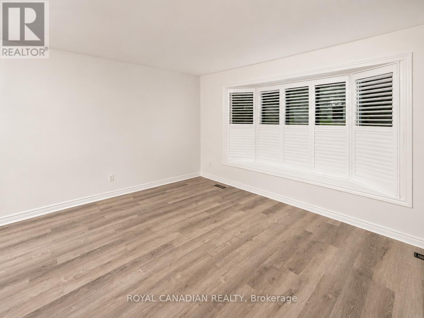 36 Maplegrove Avenue, Bradford West Gwillimbury, Ontario  L3Z 1S1 - Photo 4 - N13502842