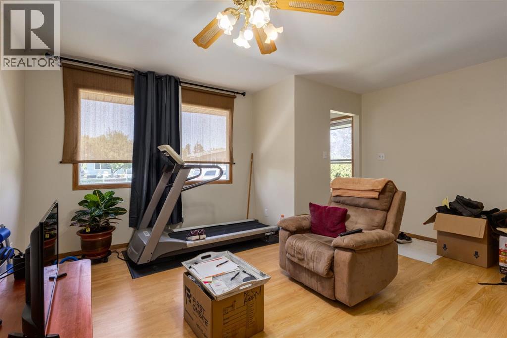 2024 43 Street Se, Calgary, Alberta  T2B 1H4 - Photo 4 - A2324699