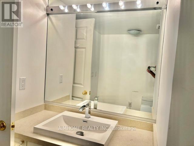 1209 - 909 Bay Street, Toronto, Ontario  M5S 3G2 - Photo 13 - C13502994