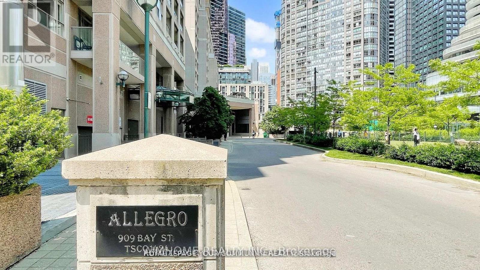 1209 - 909 Bay Street, Toronto, Ontario  M5S 3G2 - Photo 2 - C13502994