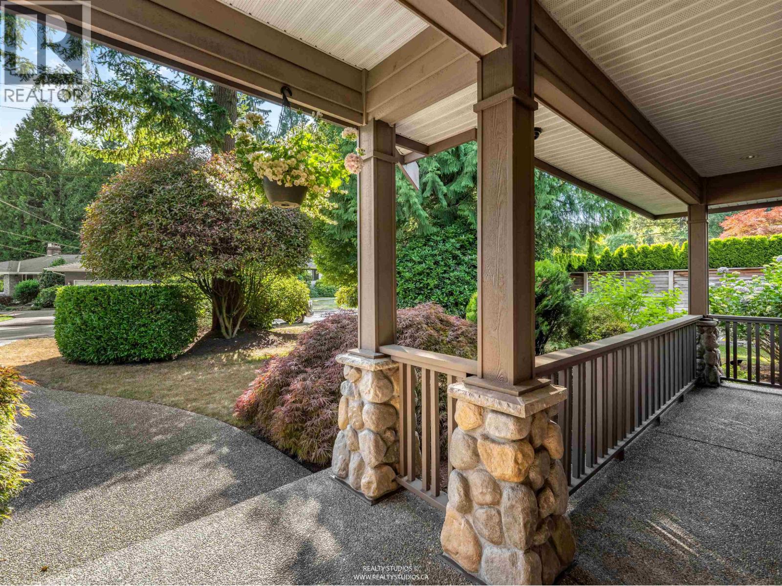 3538 Bluebonnet Road, North Vancouver, British Columbia  V7R 4E1 - Photo 5 - R3141000