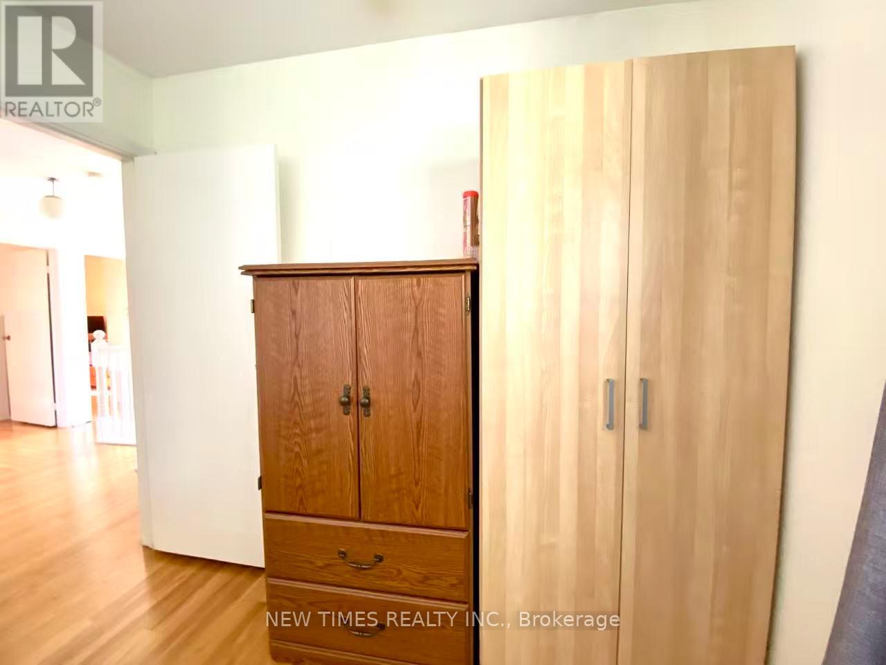 4 Ashstead Place, Toronto, Ontario  M2J 3K1 - Photo 10 - C13499258
