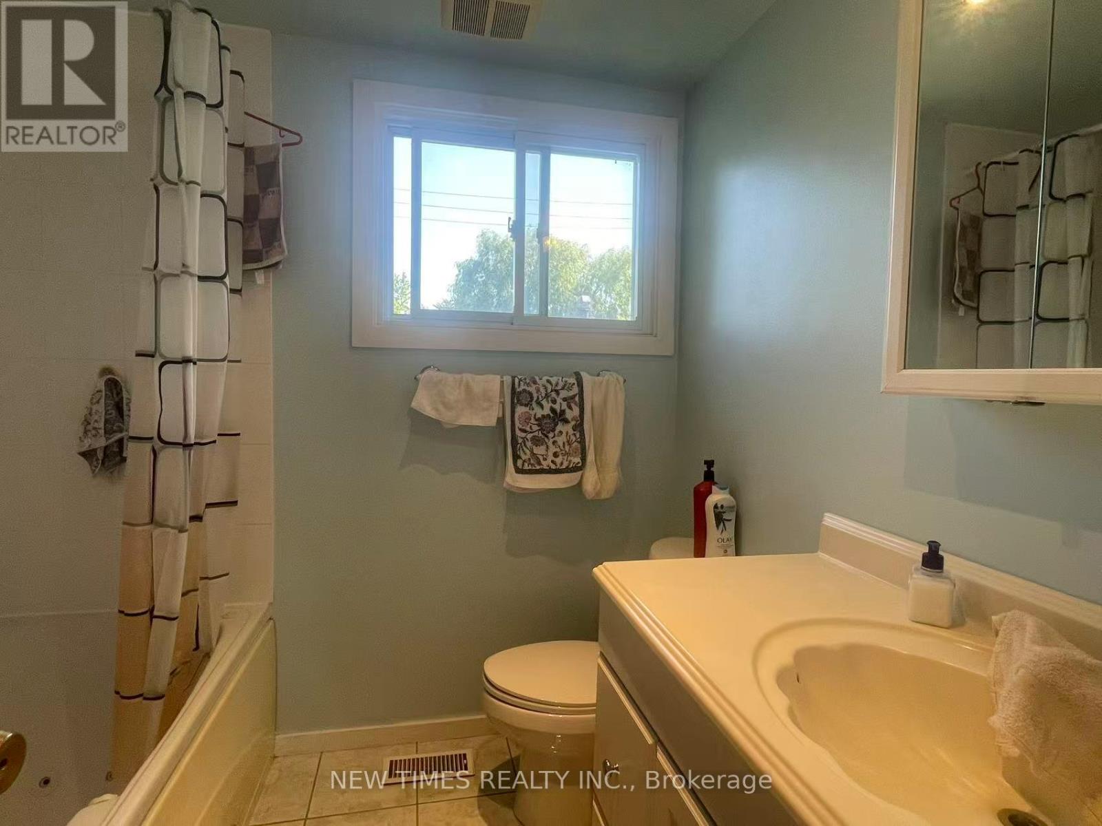 4 Ashstead Place, Toronto, Ontario  M2J 3K1 - Photo 11 - C13499258