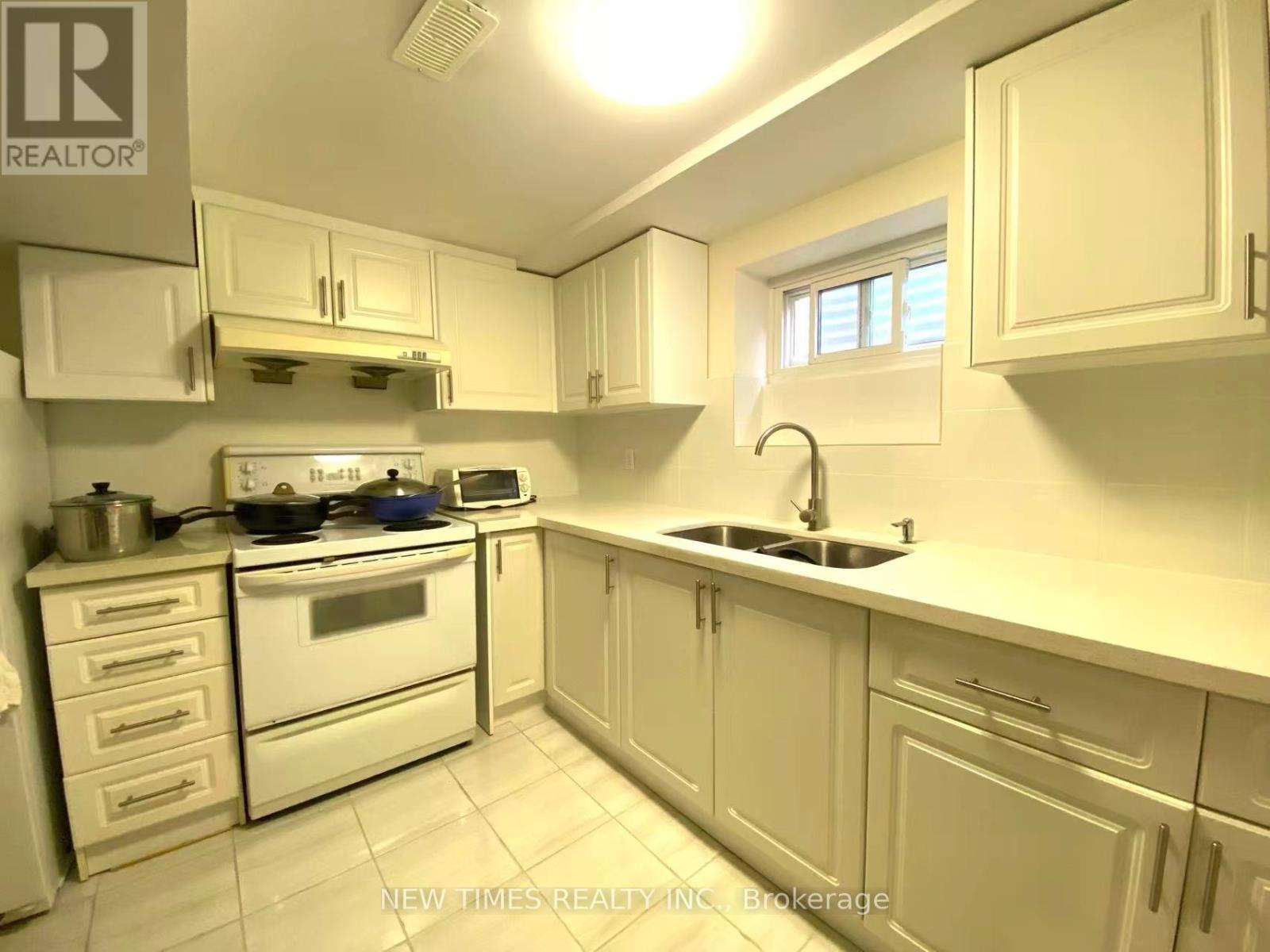 4 Ashstead Place, Toronto, Ontario  M2J 3K1 - Photo 15 - C13499258