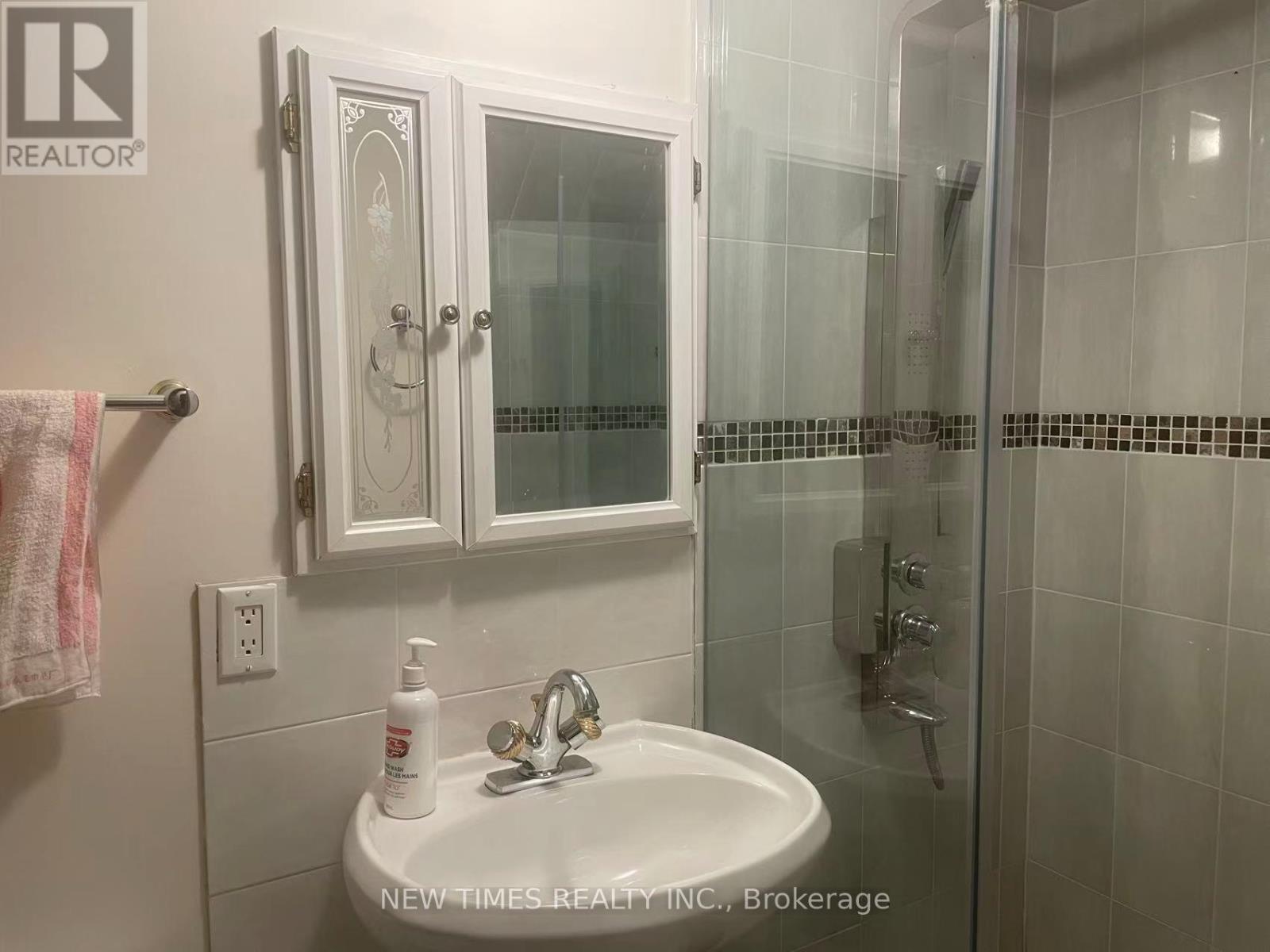 4 Ashstead Place, Toronto, Ontario  M2J 3K1 - Photo 16 - C13499258