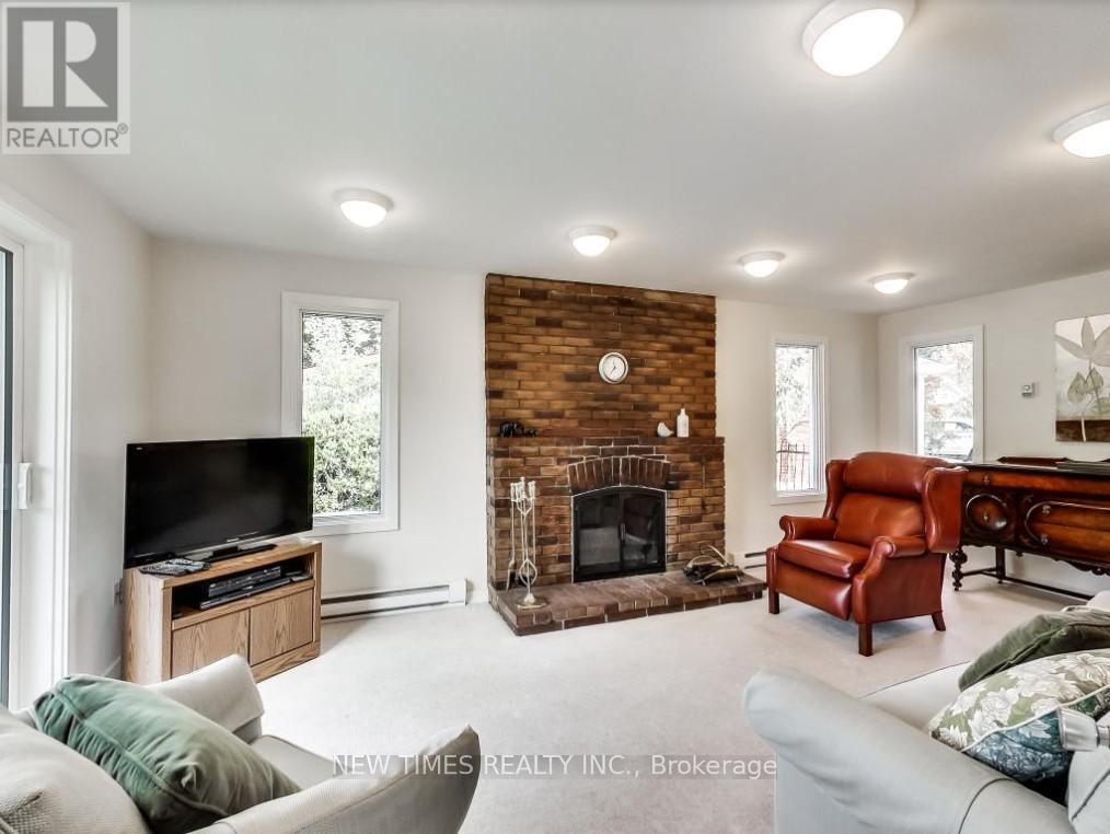 4 Ashstead Place, Toronto, Ontario  M2J 3K1 - Photo 3 - C13499258