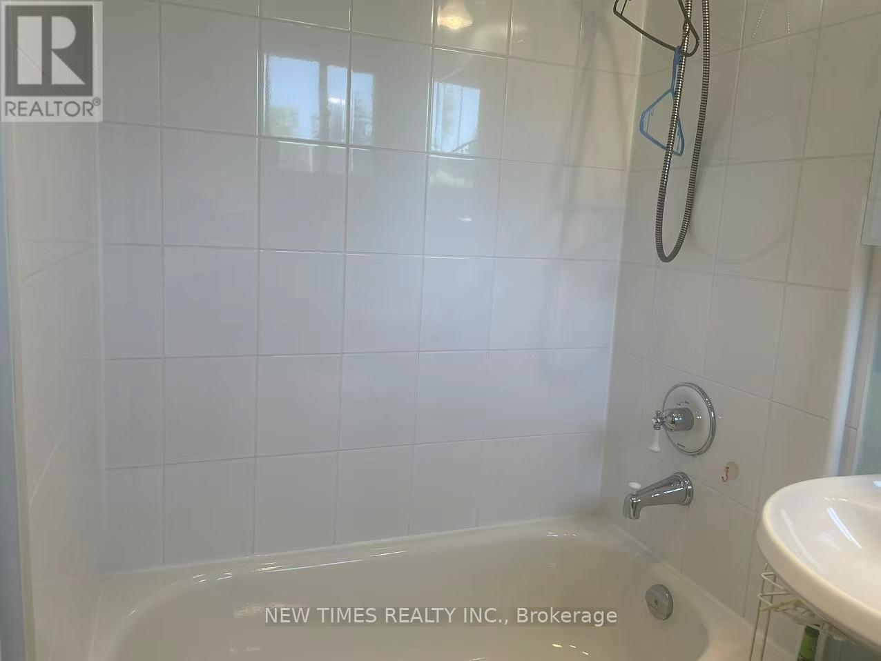 4 Ashstead Place, Toronto, Ontario  M2J 3K1 - Photo 17 - C13499258