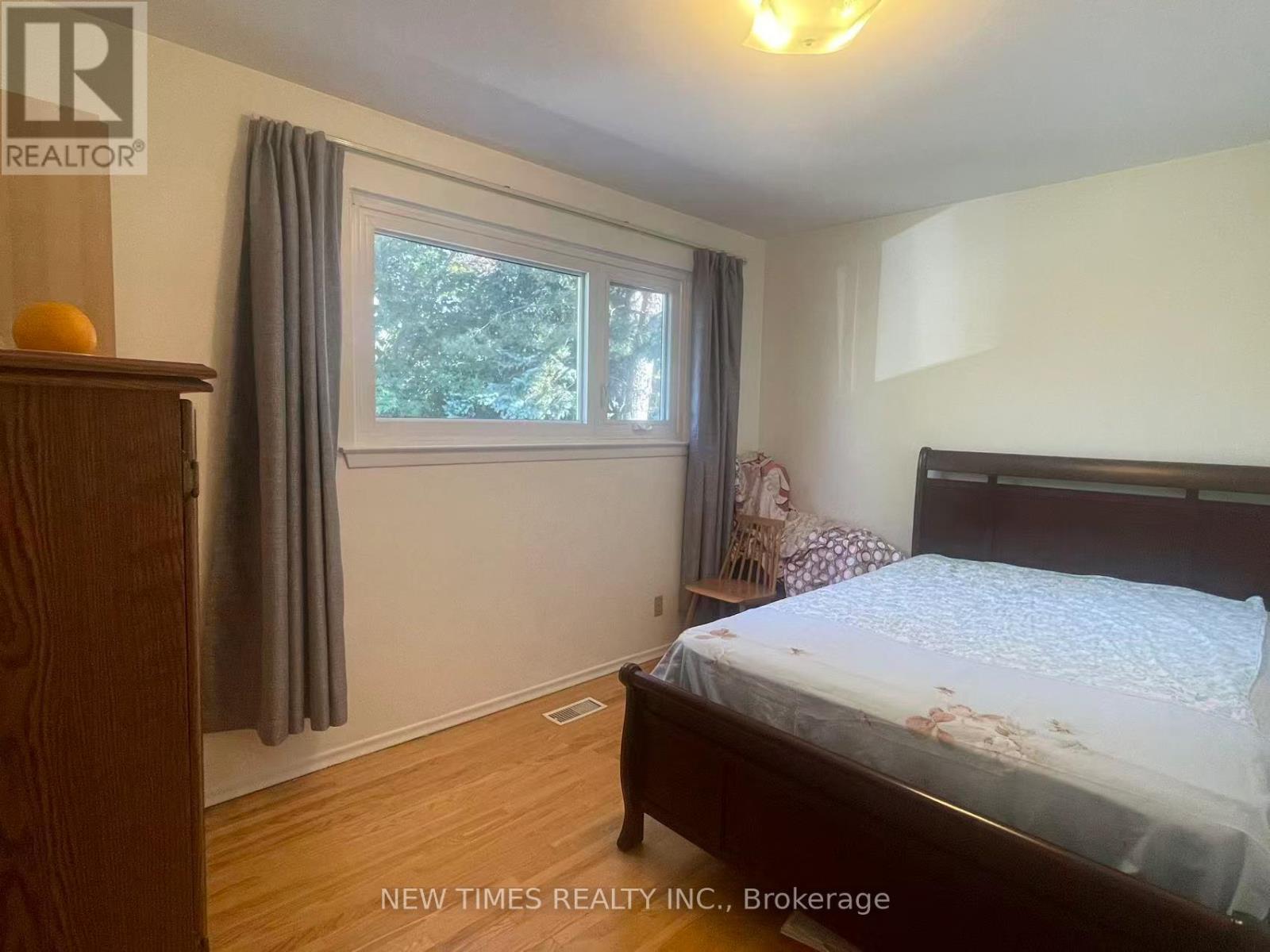 4 Ashstead Place, Toronto, Ontario  M2J 3K1 - Photo 7 - C13499258