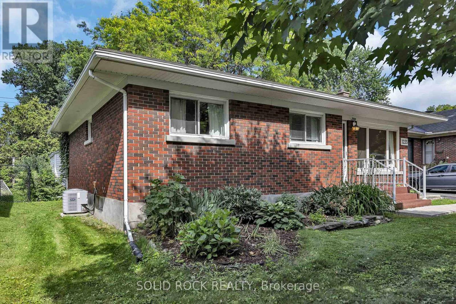 1235 Major Street, Ottawa, Ontario  K2C 2S3 - Photo 2 - X13503062