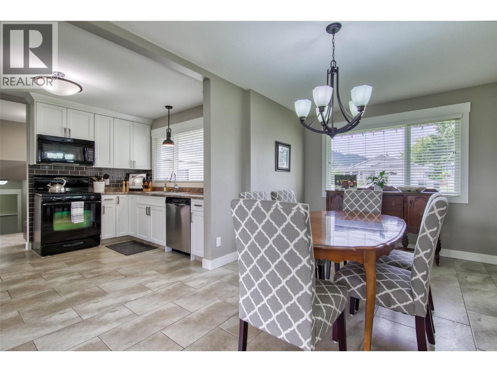 329 & 331 Lakeshore Drive, Chase, British Columbia  V0E 1M0 - Photo 10 - 10393092