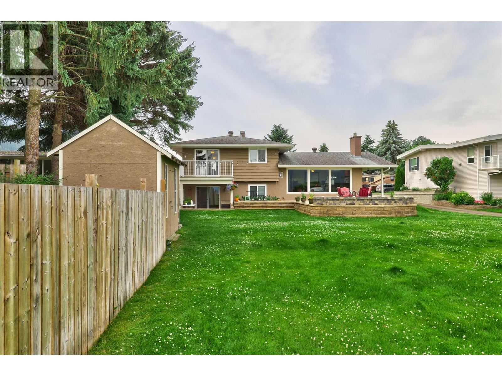 329 & 331 Lakeshore Drive, Chase, British Columbia  V0E 1M0 - Photo 4 - 10393092