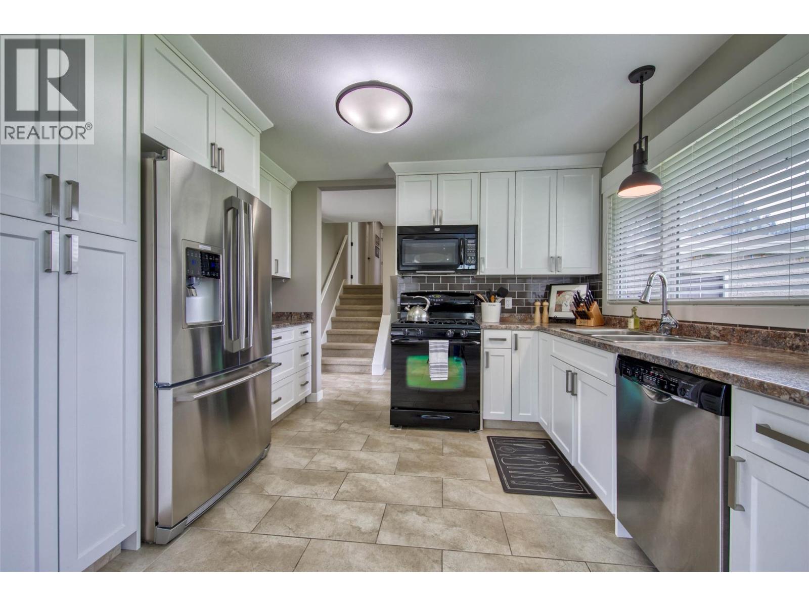 329 & 331 Lakeshore Drive, Chase, British Columbia  V0E 1M0 - Photo 11 - 10393092