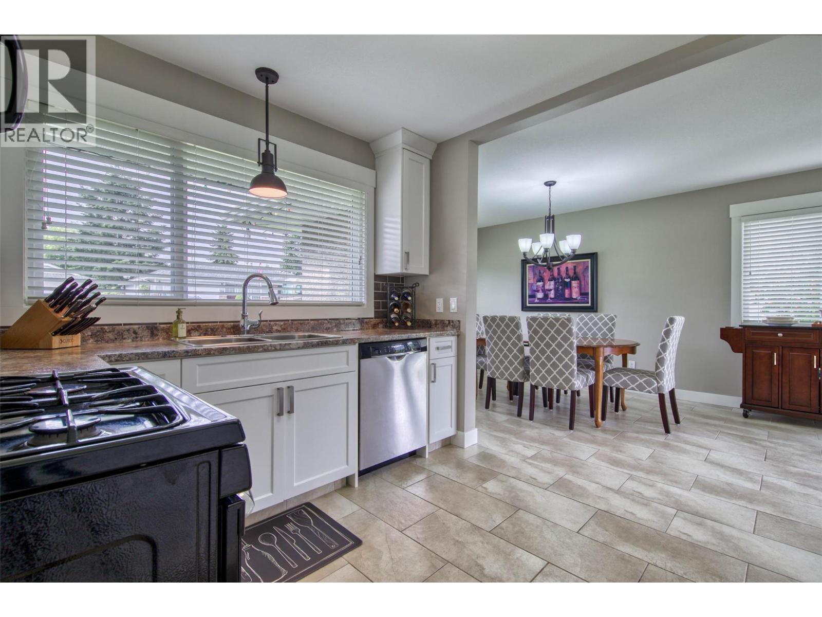 329 & 331 Lakeshore Drive, Chase, British Columbia  V0E 1M0 - Photo 8 - 10393092