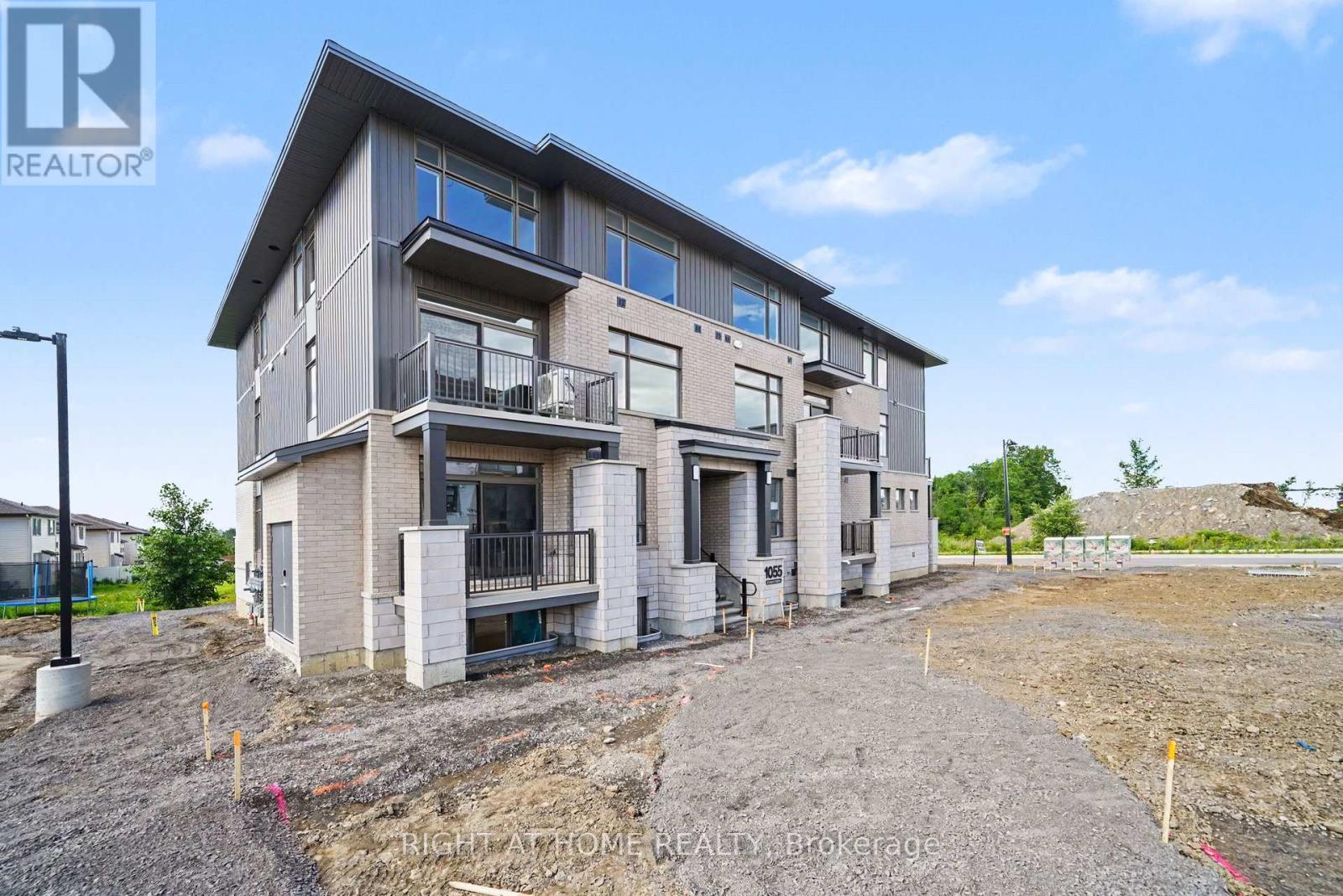 BUILDING 1, UNIT 205L - 1055 CEDAR CREEK DRIVE, Ottawa, Ontario