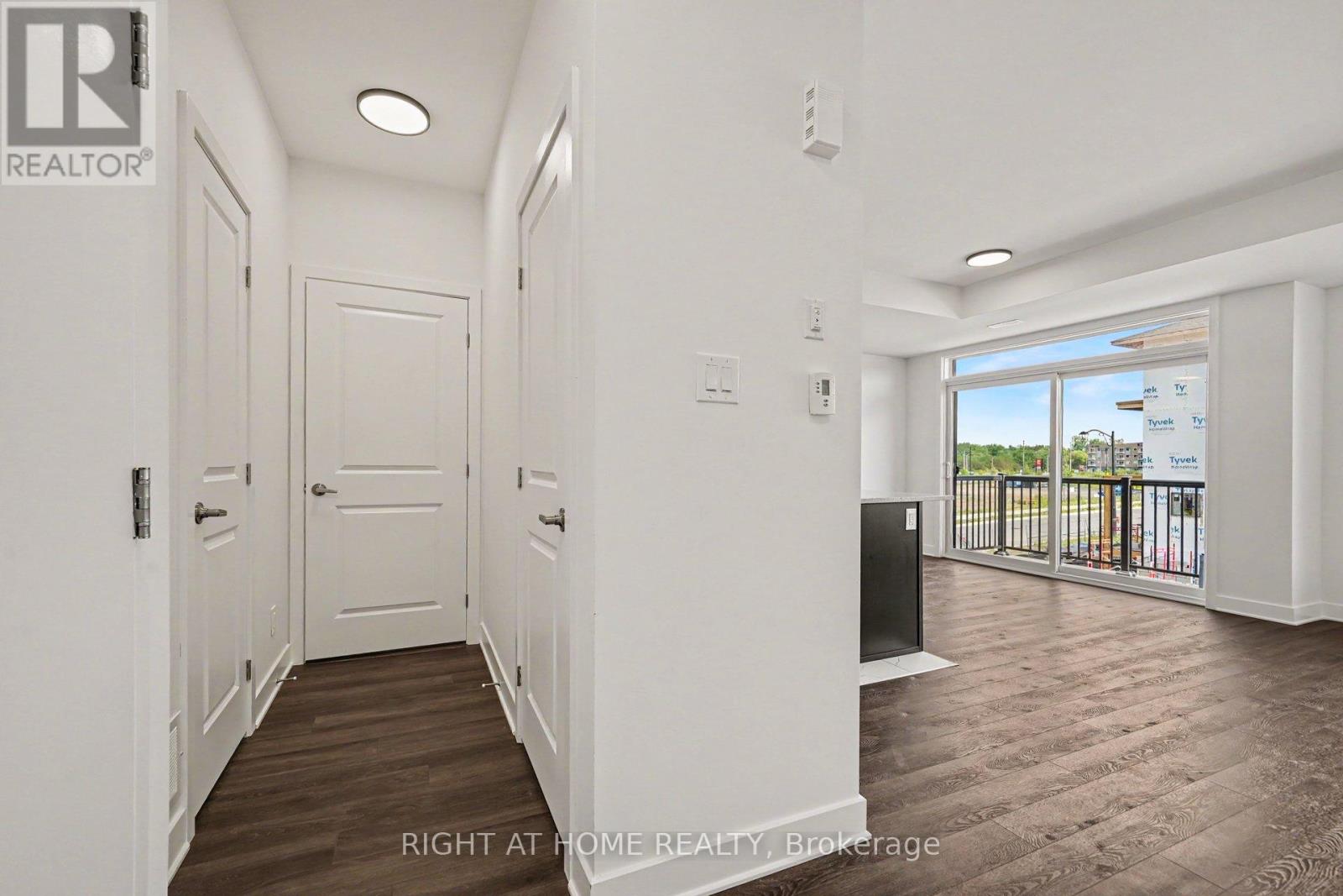 Building 1, Unit 205l - 1055 Cedar Creek Drive, Ottawa, Ontario  K1X 0G3 - Photo 5 - X13503112