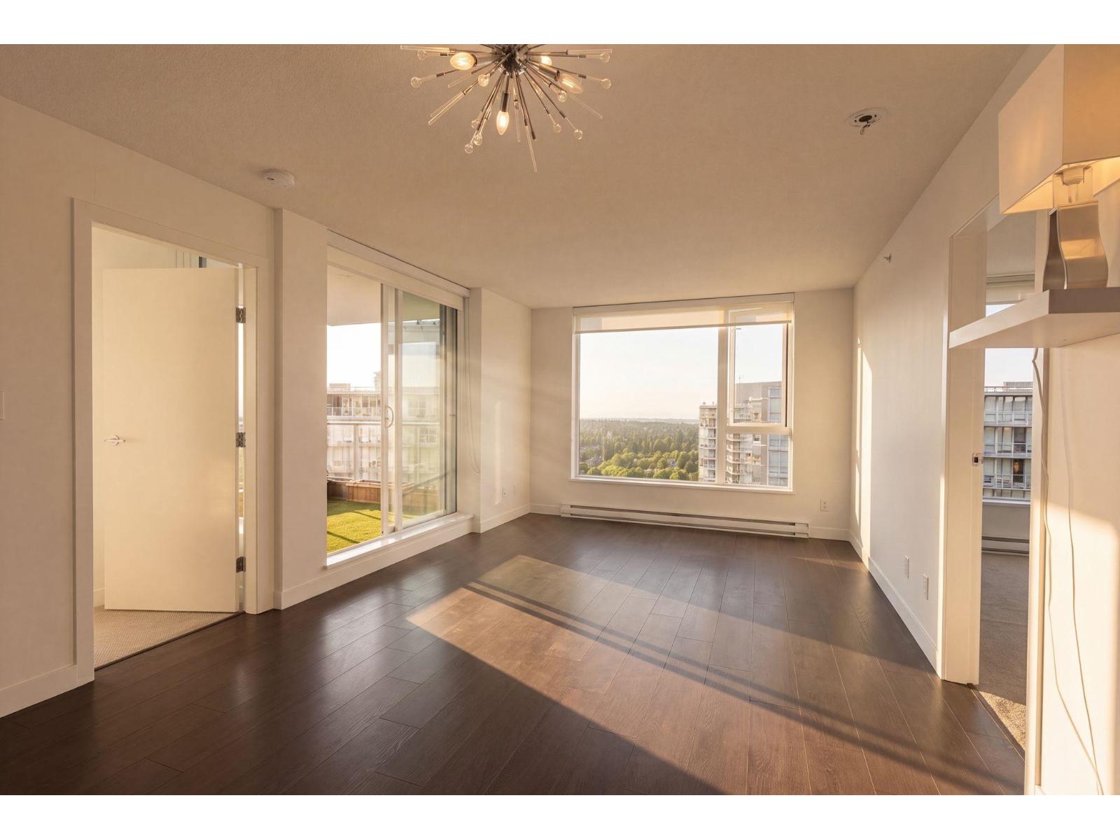 4206 13696 100 Avenue, Surrey, British Columbia  V3T 0L5 - Photo 3 - R3141117