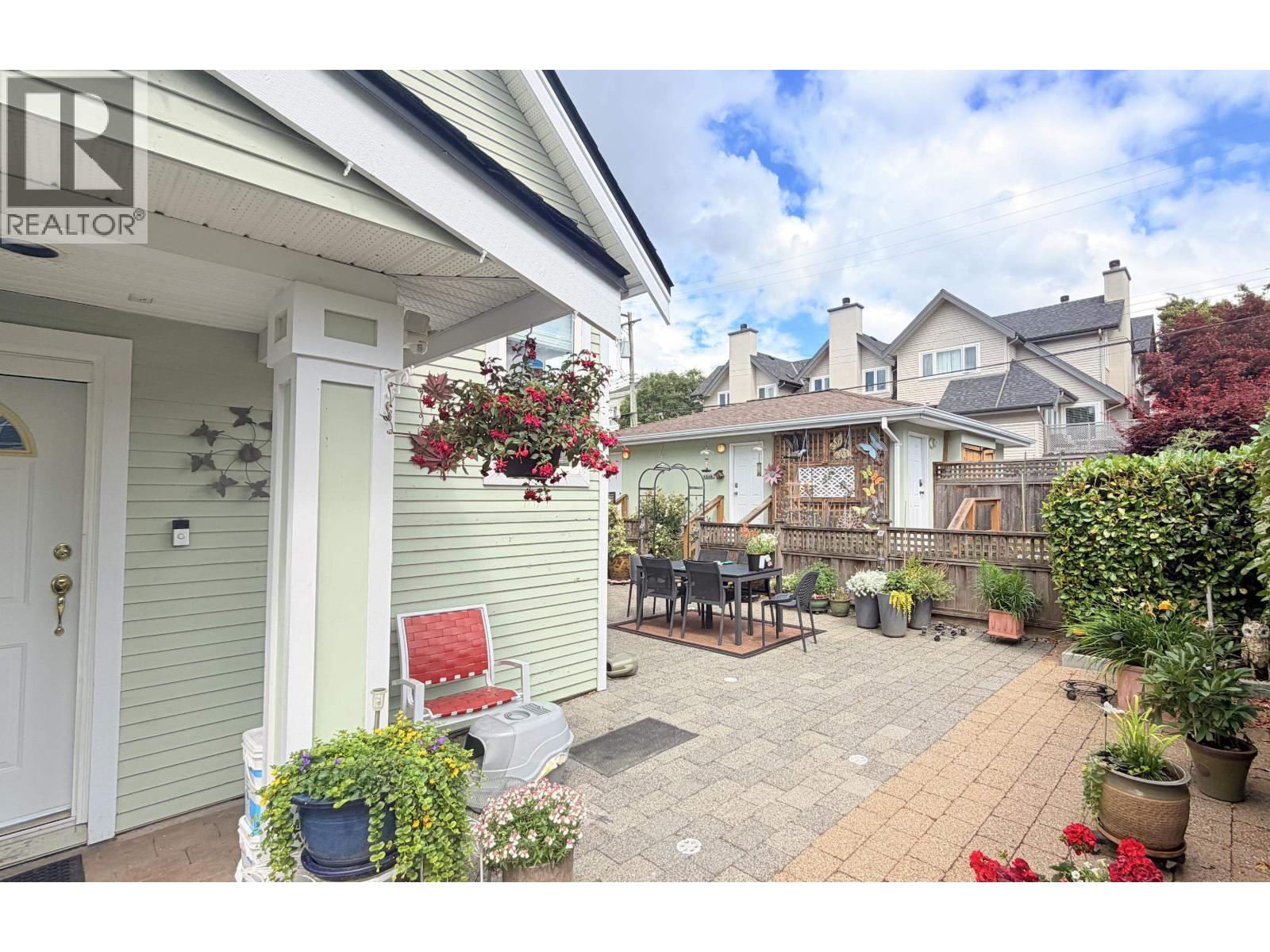 1015 St. Andrews Avenue, North Vancouver, British Columbia  V7L 4S3 - Photo 2 - R3141059