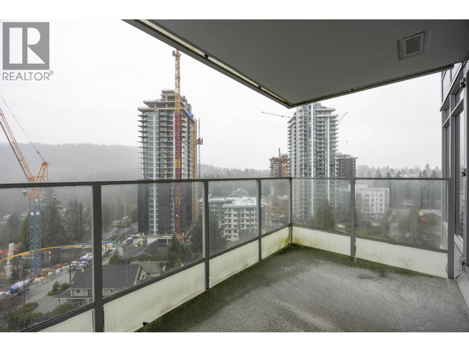 1303 520 Como Lake, Coquitlam, British Columbia  V3J 0E8 - Photo 12 - R3141080