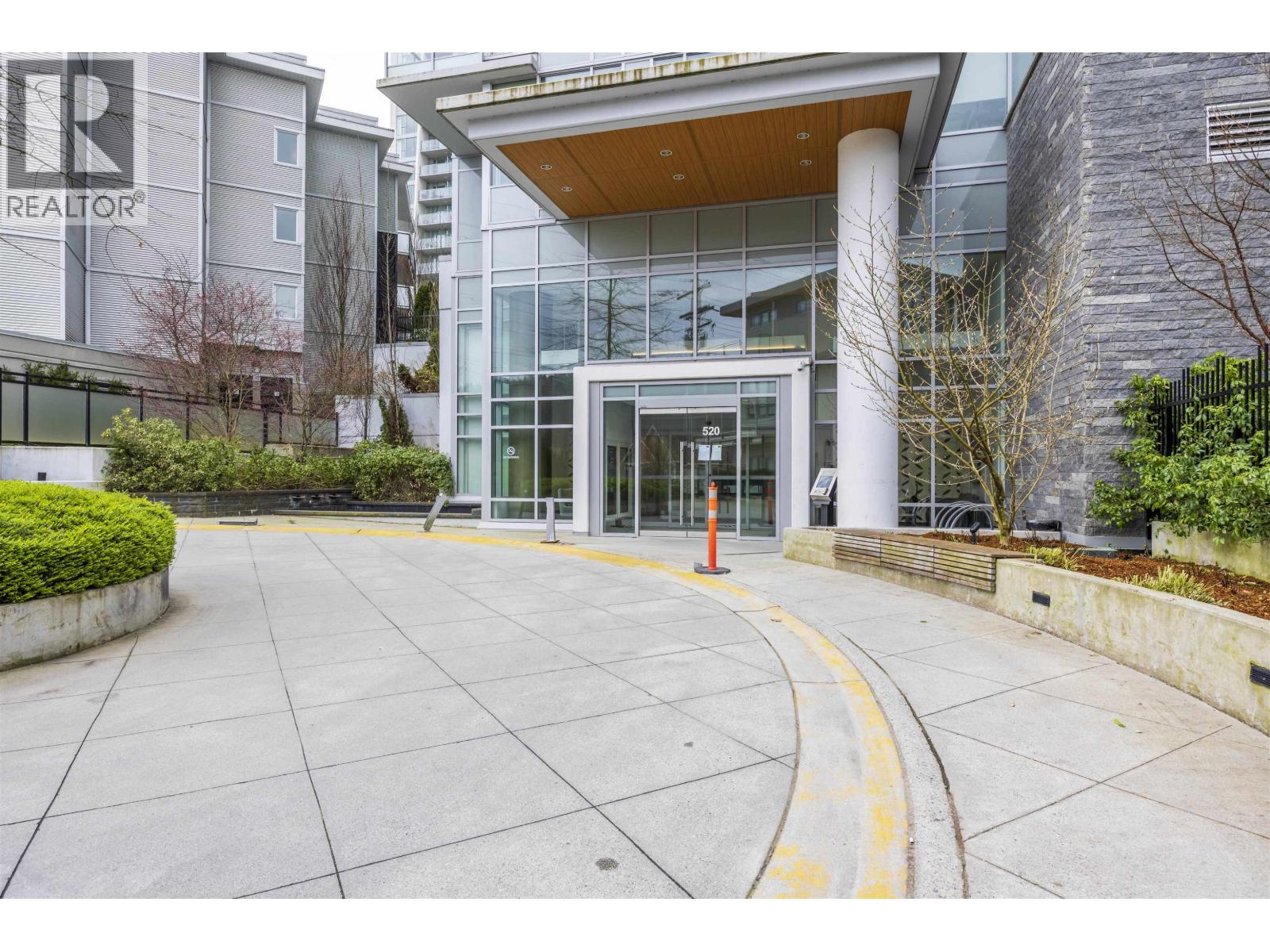 1303 520 Como Lake, Coquitlam, British Columbia  V3J 0E8 - Photo 13 - R3141080