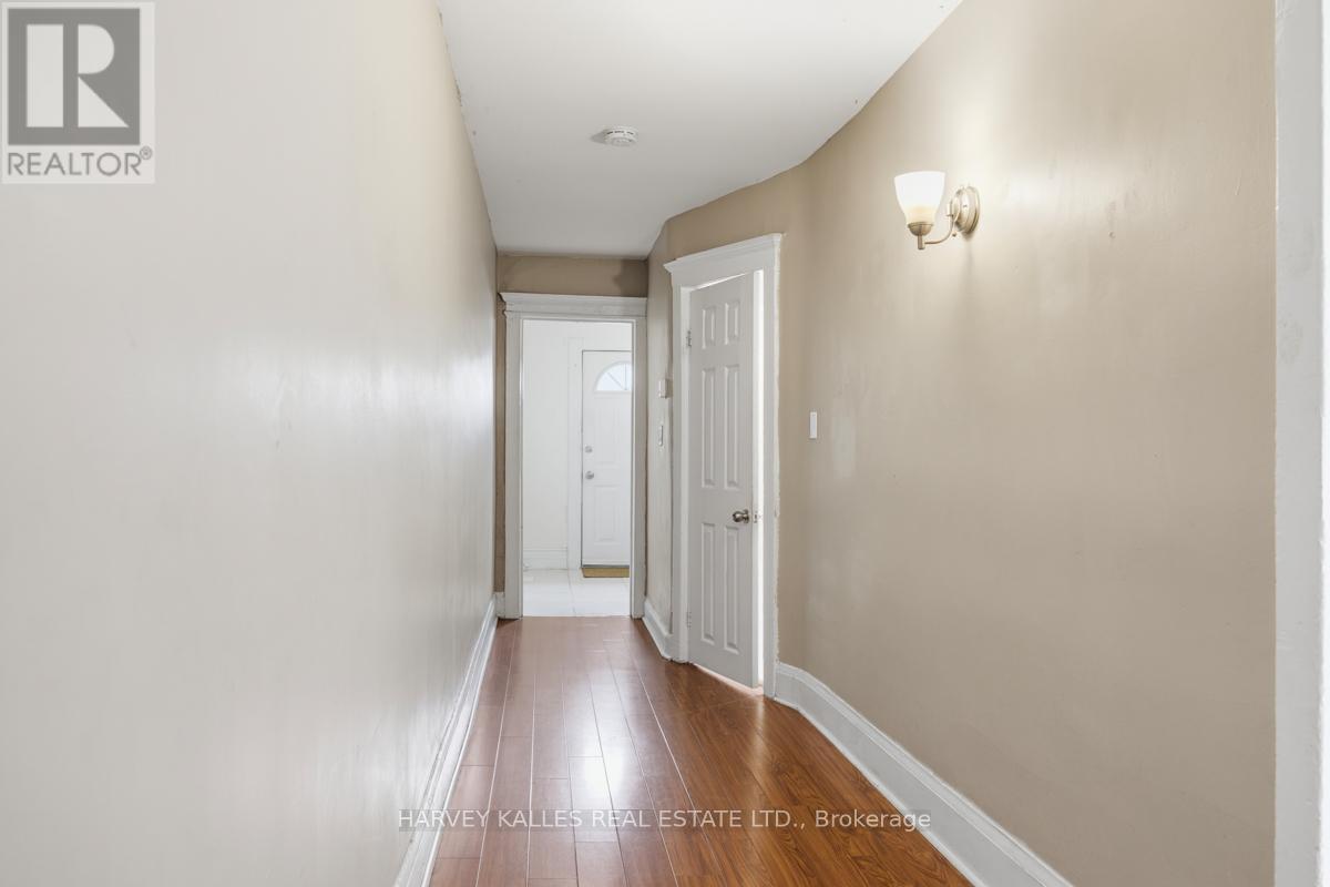 Upper - 914 Bloor Street W, Toronto, Ontario  M6H 1L1 - Photo 13 - W13503082