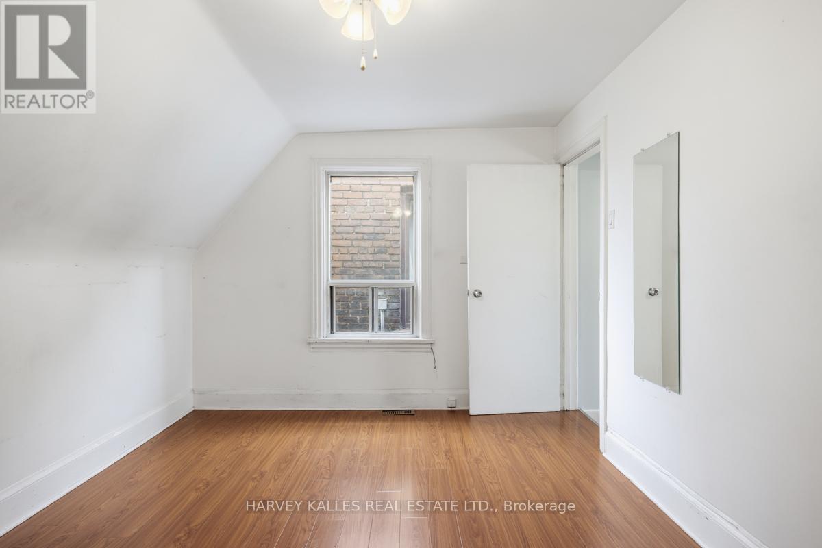 Upper - 914 Bloor Street W, Toronto, Ontario  M6H 1L1 - Photo 16 - W13503082