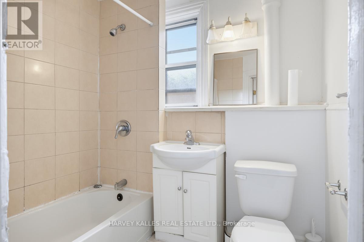 Upper - 914 Bloor Street W, Toronto, Ontario  M6H 1L1 - Photo 20 - W13503082