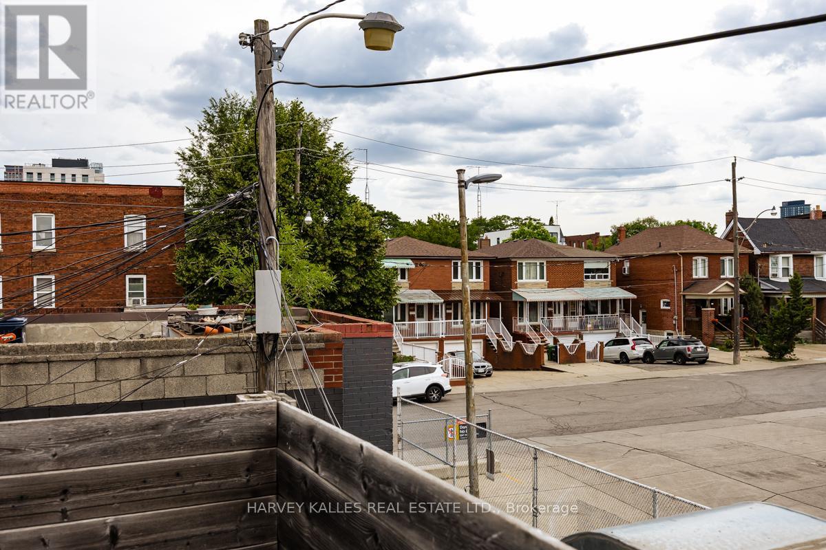 Upper - 914 Bloor Street W, Toronto, Ontario  M6H 1L1 - Photo 25 - W13503082