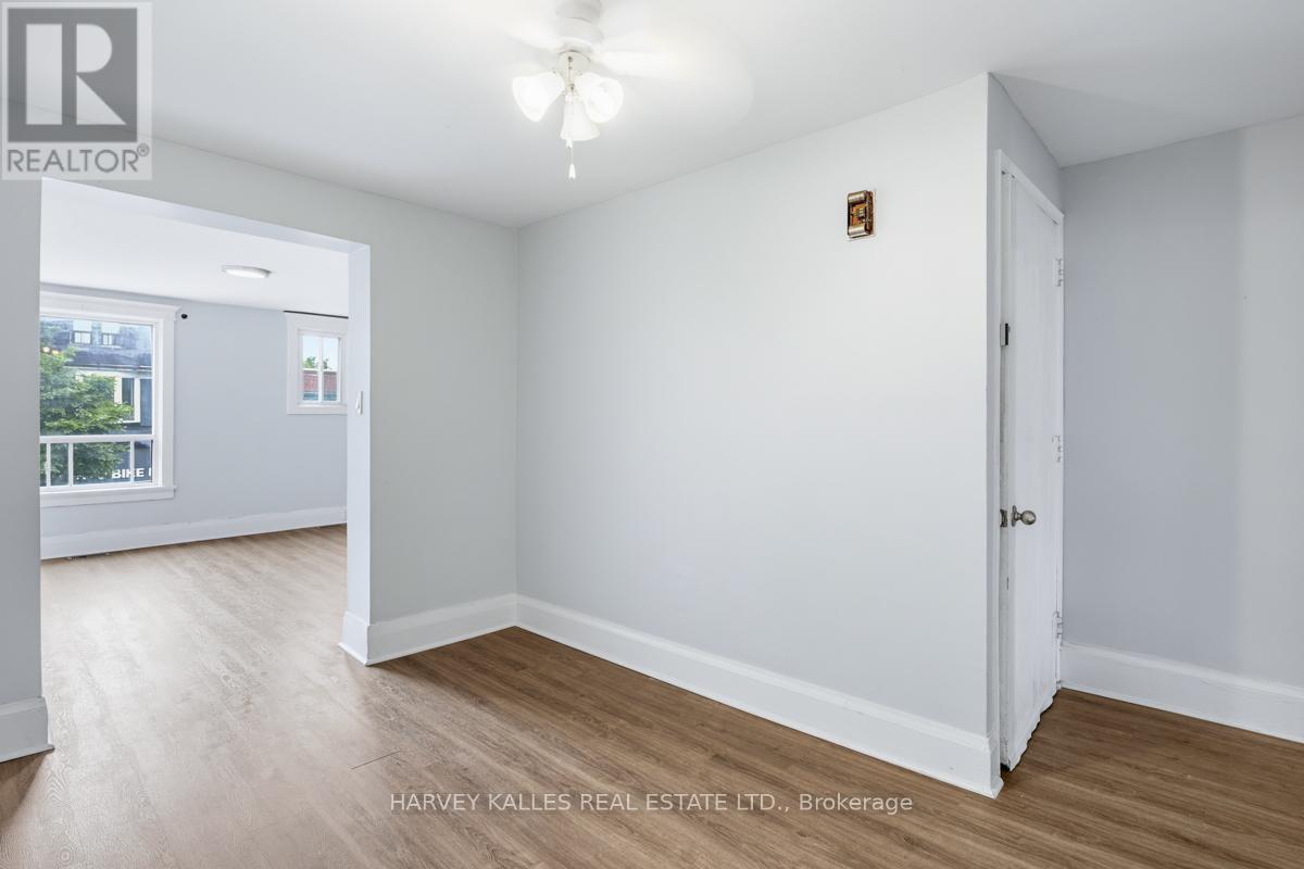 Upper - 914 Bloor Street W, Toronto, Ontario  M6H 1L1 - Photo 7 - W13503082