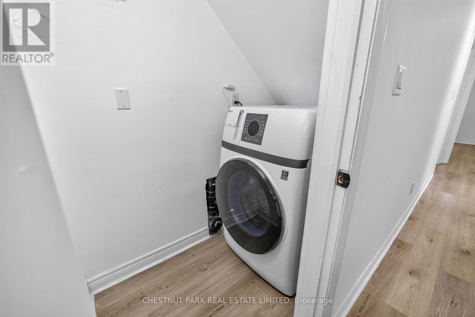 Lower - 2823 St Clair Avenue E, Toronto, Ontario  M4B 1N3 - Photo 18 - E13438156