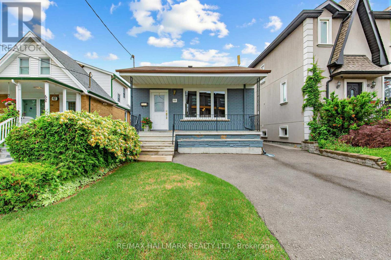<div class="slider-price">$699,000</div><p>66 Holmstead Avenue, Toronto, Ontario</p>