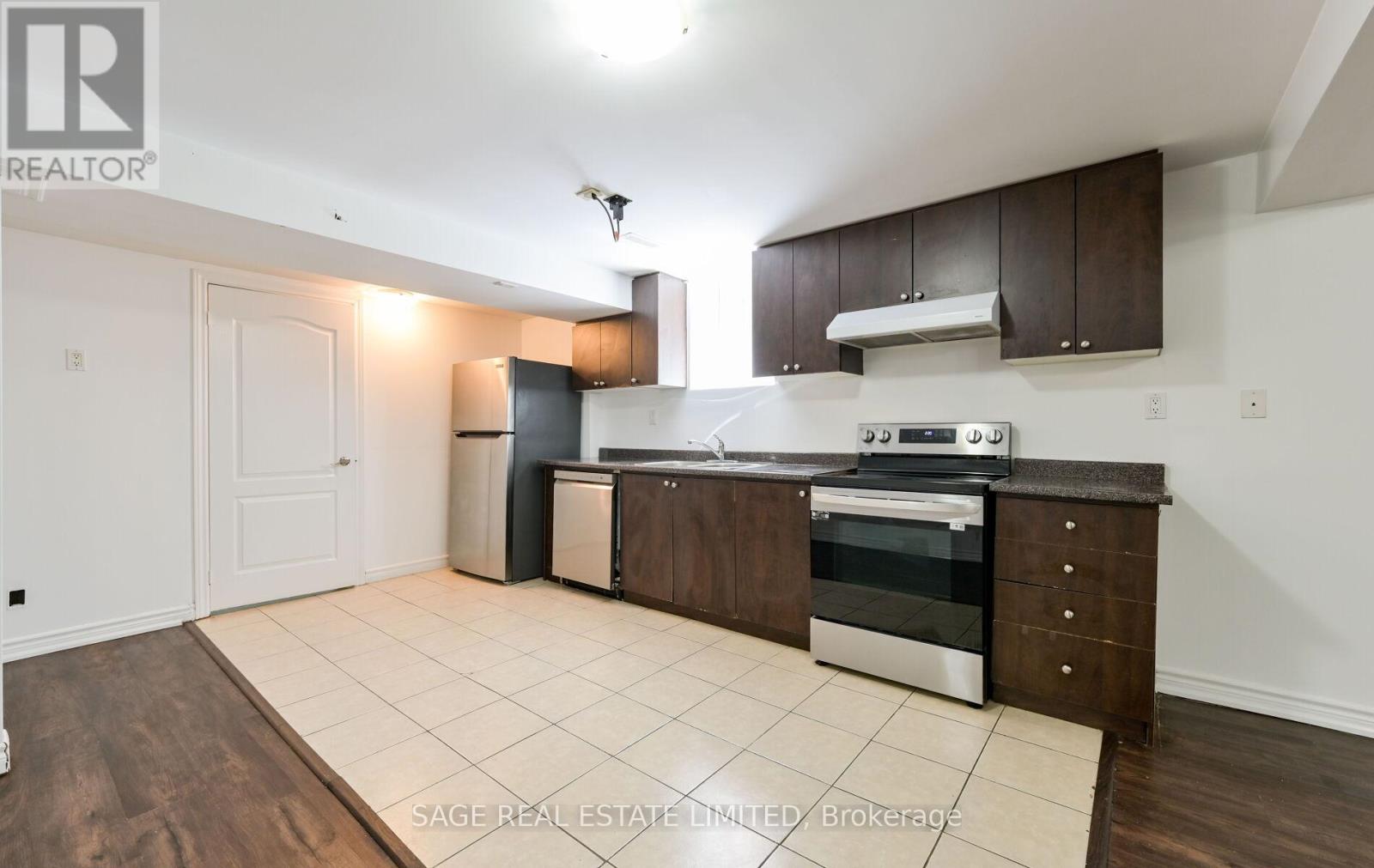 Lower - 6 Fairhill Avenue, Brampton, Ontario  L7A 2A9 - Photo 7 - W13503164