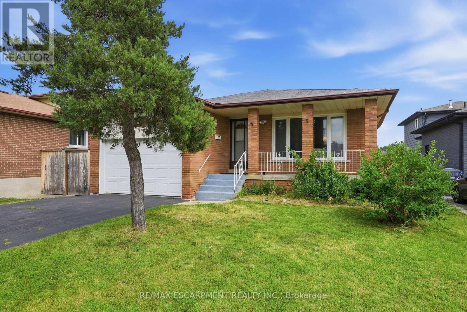 464 Louis Drive, Mississauga, Ontario  L5B 2J6 - Photo 2 - W13503174