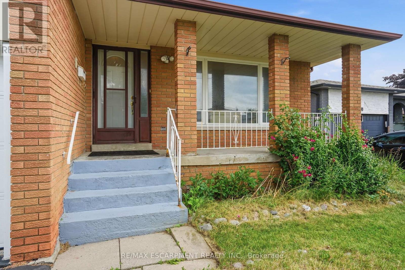 464 Louis Drive, Mississauga, Ontario  L5B 2J6 - Photo 3 - W13503174