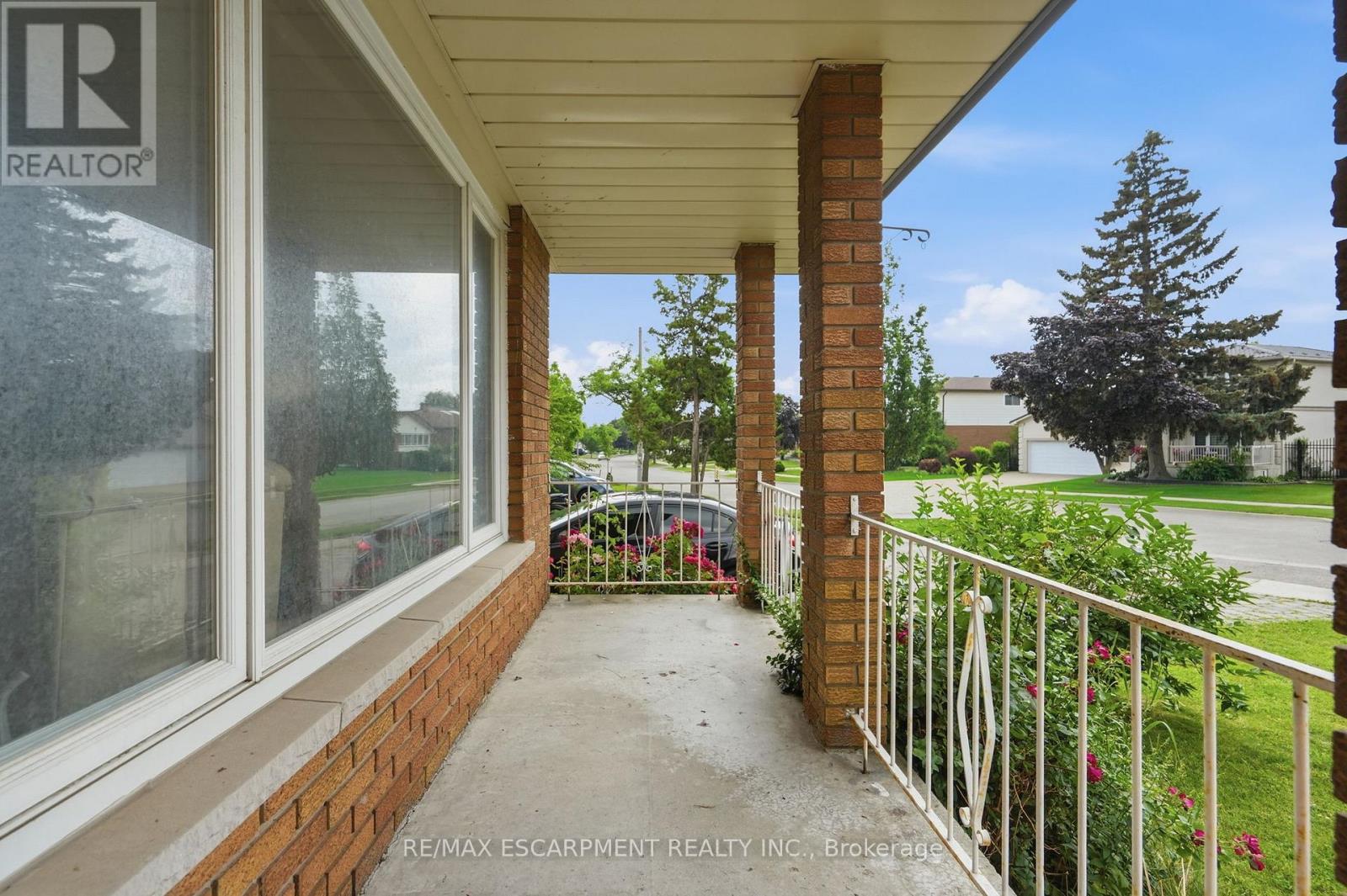 464 Louis Drive, Mississauga, Ontario  L5B 2J6 - Photo 4 - W13503174