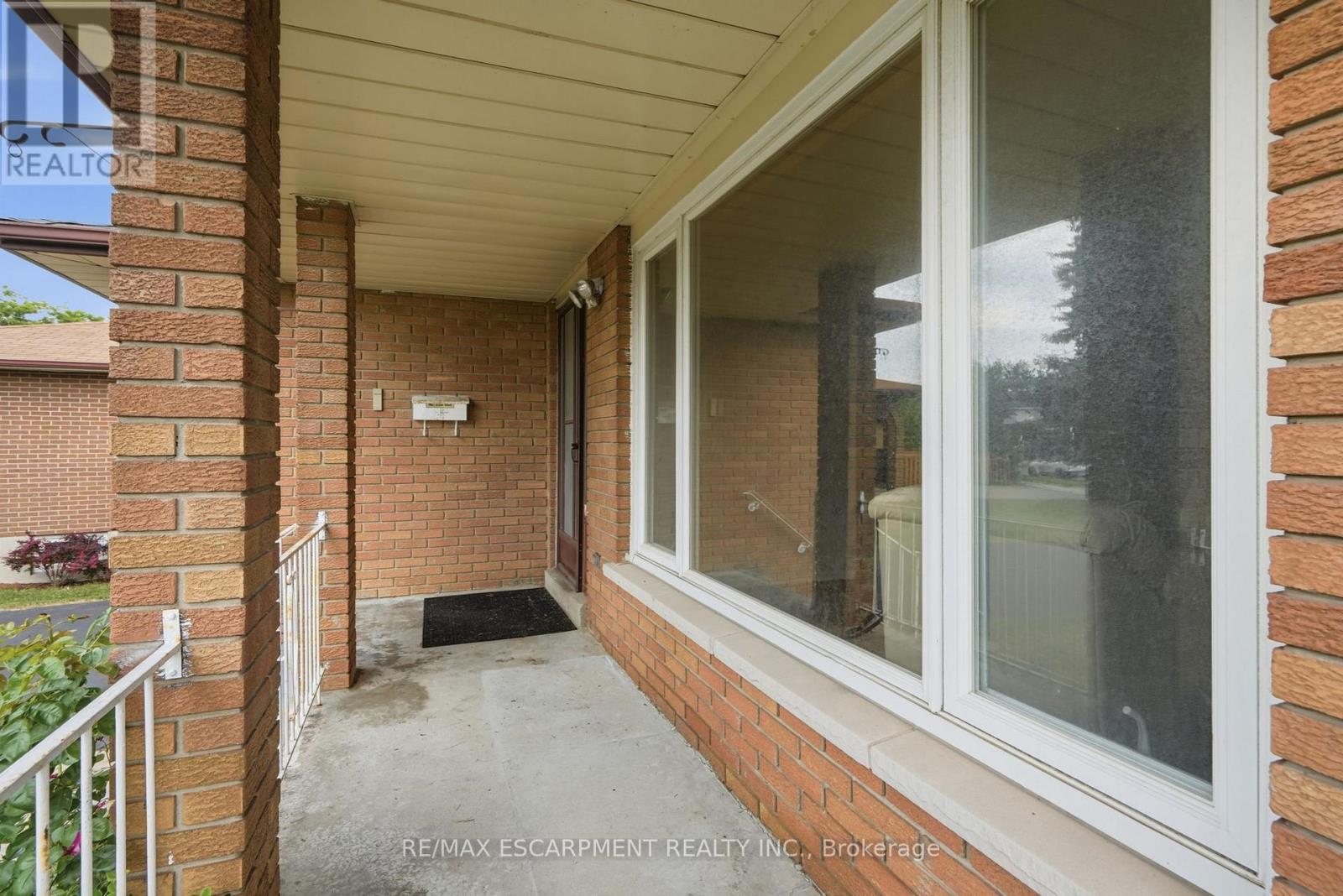 464 Louis Drive, Mississauga, Ontario  L5B 2J6 - Photo 5 - W13503174