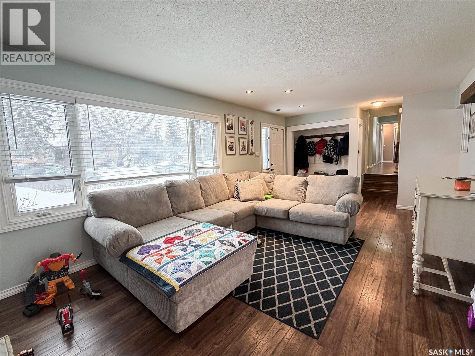 420 1st Street W, Meadow Lake, Saskatchewan  S9X 1E5 - Photo 5 - SK040990